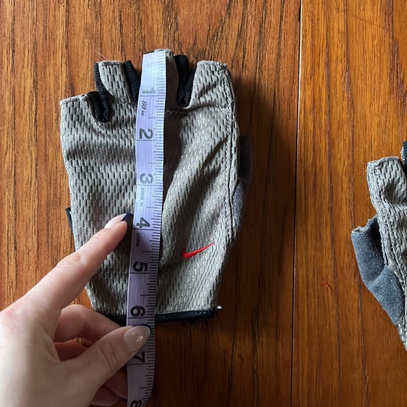 Nike Dri-fit fingerless workout gloves - Picture 3 of 4